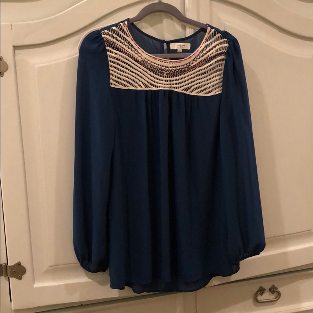Long sleeve blouse with lace inlay